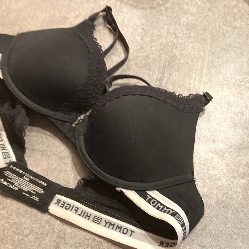 Tommy Hill figure 34 a bra sexy black lace underwire, and padding - Picture 8 of 9